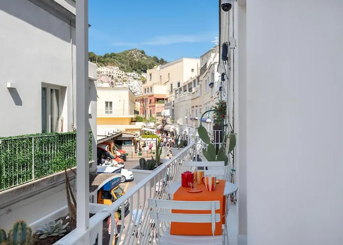 Casina Caprese By Caprirooms Daire Capri